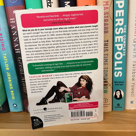 4/$25 How to Build a Girl by Caitlin Moran - Picture 2 of 4